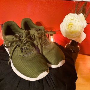 Olive Green Nike Sneakers ✨🌿🖤